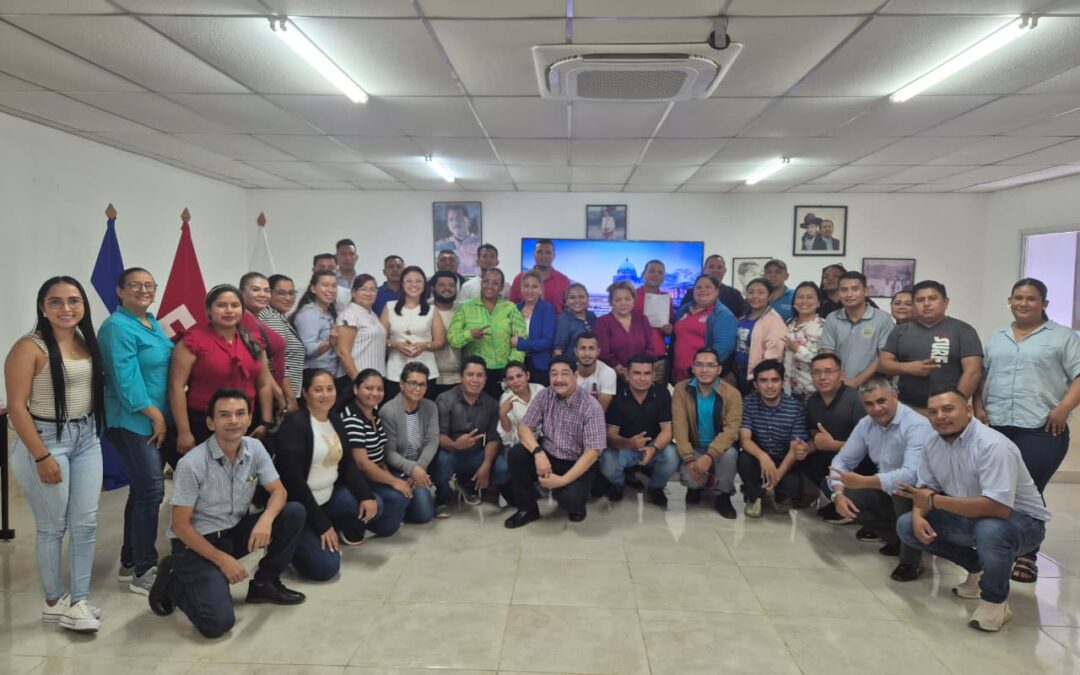 Capacitan a Maestras y Maestros de ANDEN-FNT en Tema de Comunicación